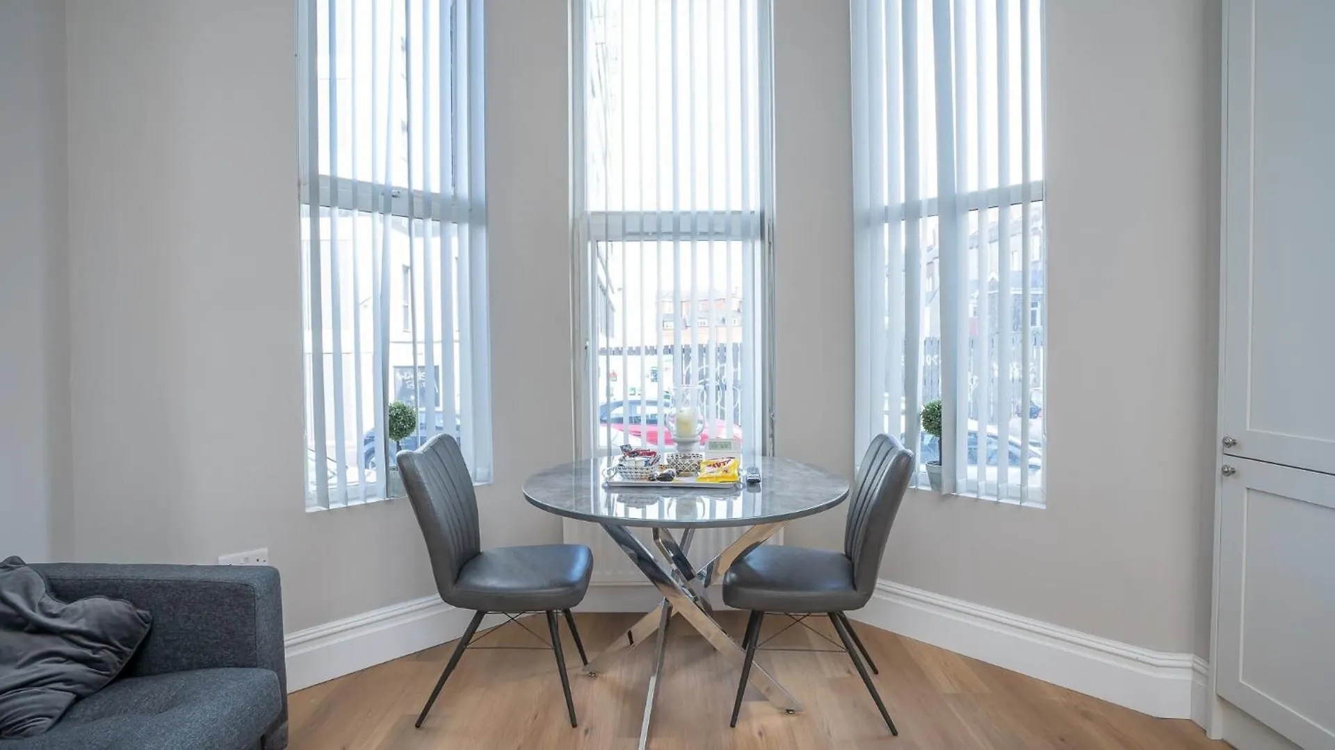 Modern 1 Bdr City Apartments By Belfast City Breaks 0*,