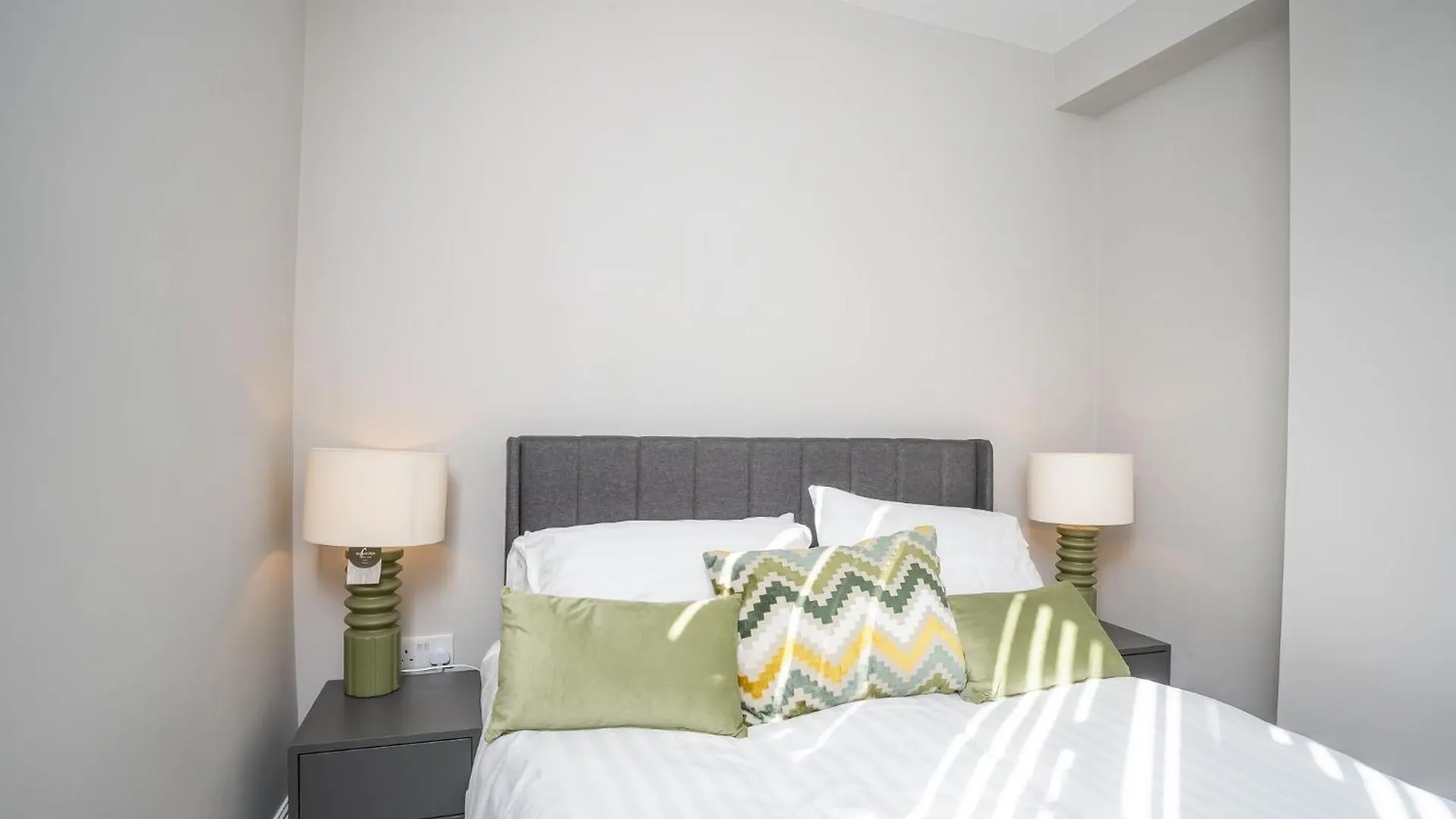 Modern 1 Bdr City Apartments By Belfast City Breaks