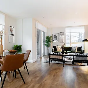 https://the-hoxton-docks-modern-bright-1bdr-flat-with-study.cambridgehotelsuk.com