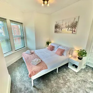 https://chic-apartment-in-central-bournemouth-with-parking.bournemouth-hotels.org