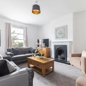 https://much-loved-bath-road-4-bed-house.cardiffhotelswales.com