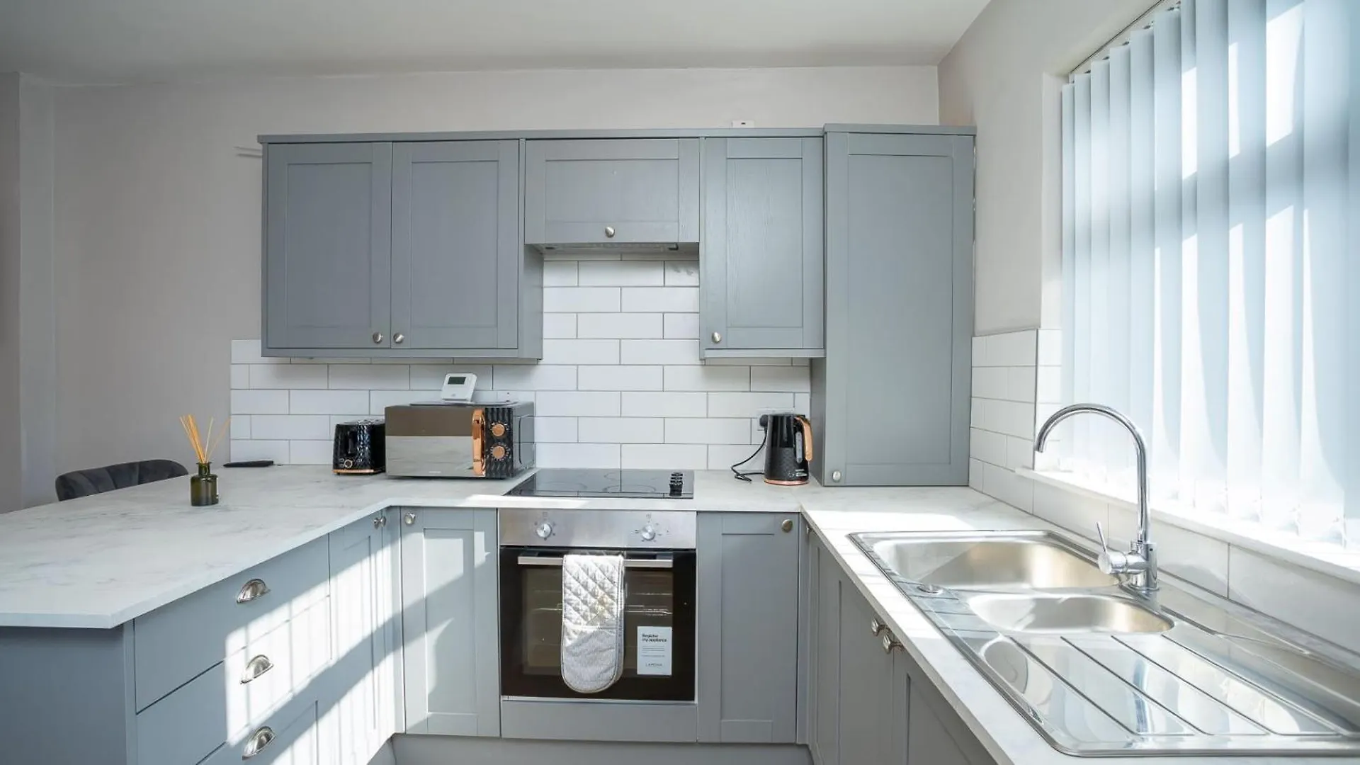 Modern 1 Bdr City Apartments By Belfast City Breaks