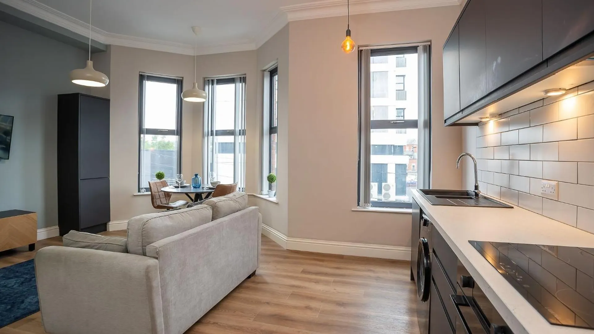 Modern 1 Bdr City Apartments By Belfast City Breaks