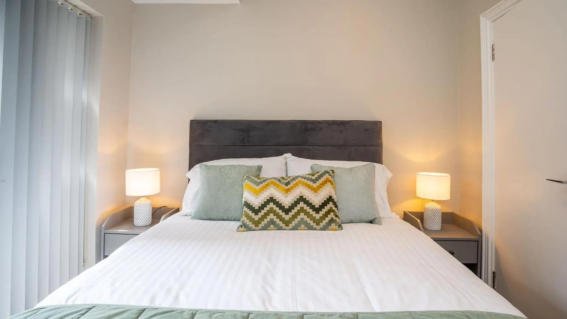 Modern 1 Bdr City Apartments By Belfast City Breaks