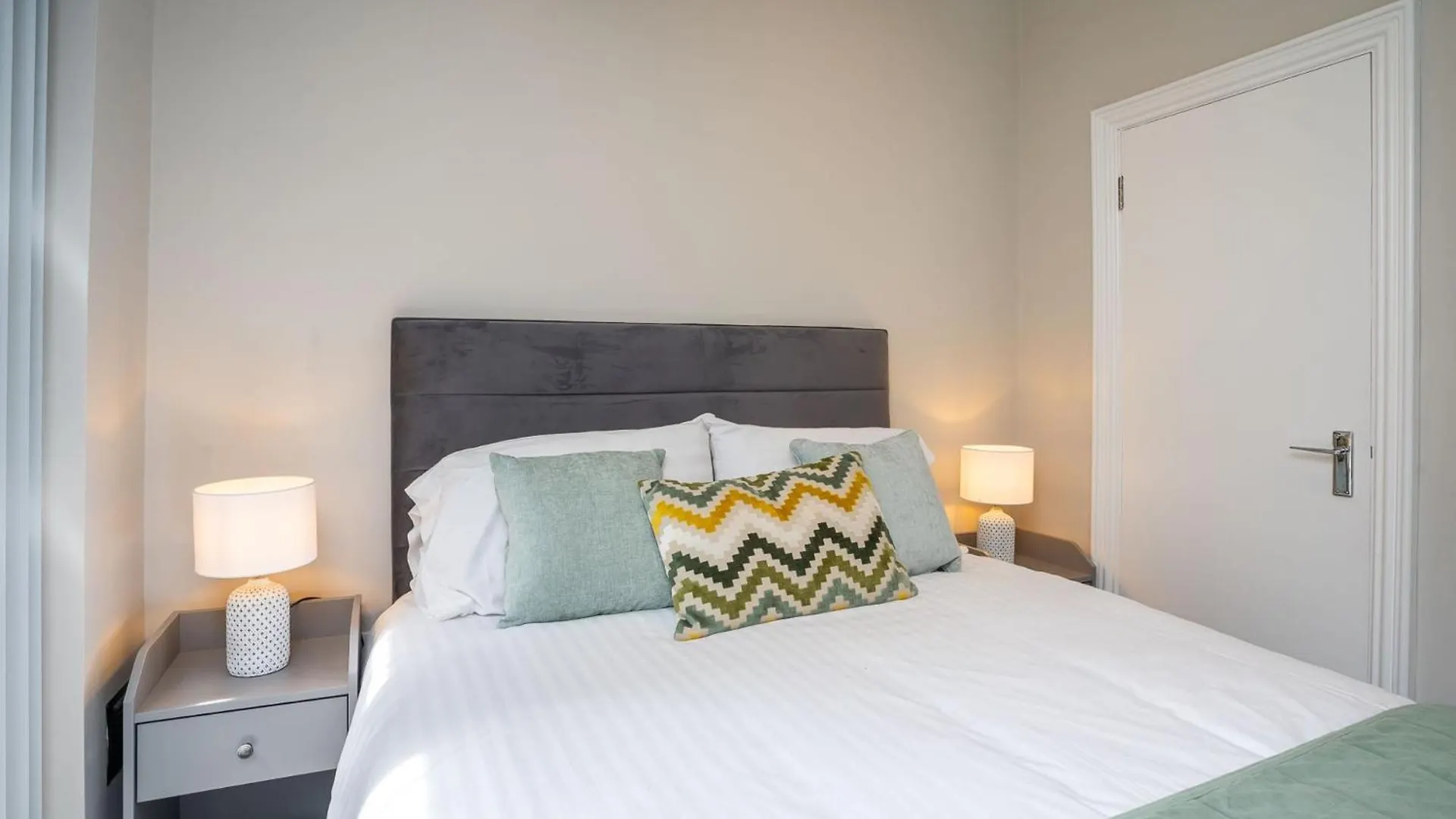 Modern 1 Bdr City Apartments By Belfast City Breaks United Kingdom