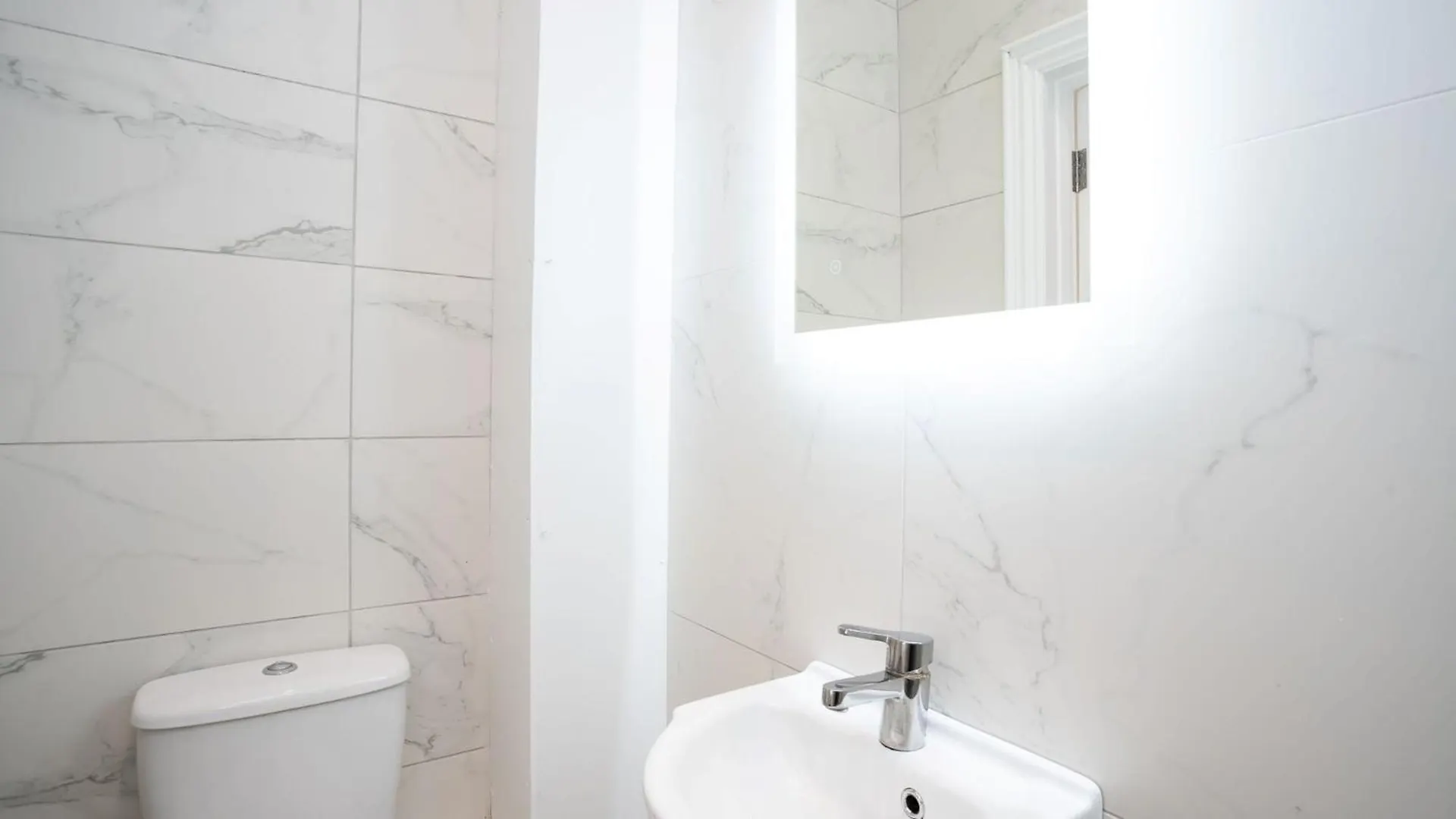 Modern 1 Bdr City Apartments By Belfast City Breaks