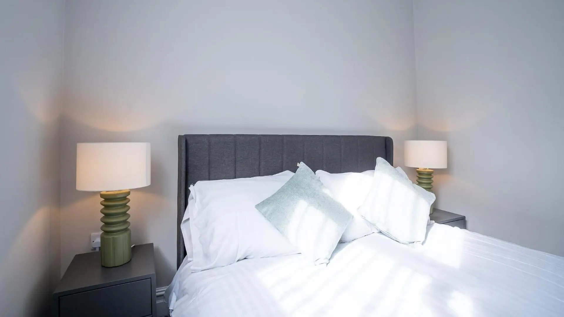 Modern 1 Bdr City Apartments By Belfast City Breaks