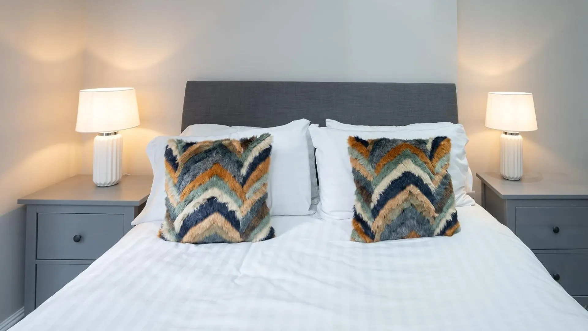 Modern 1 Bdr City Apartments By Belfast City Breaks