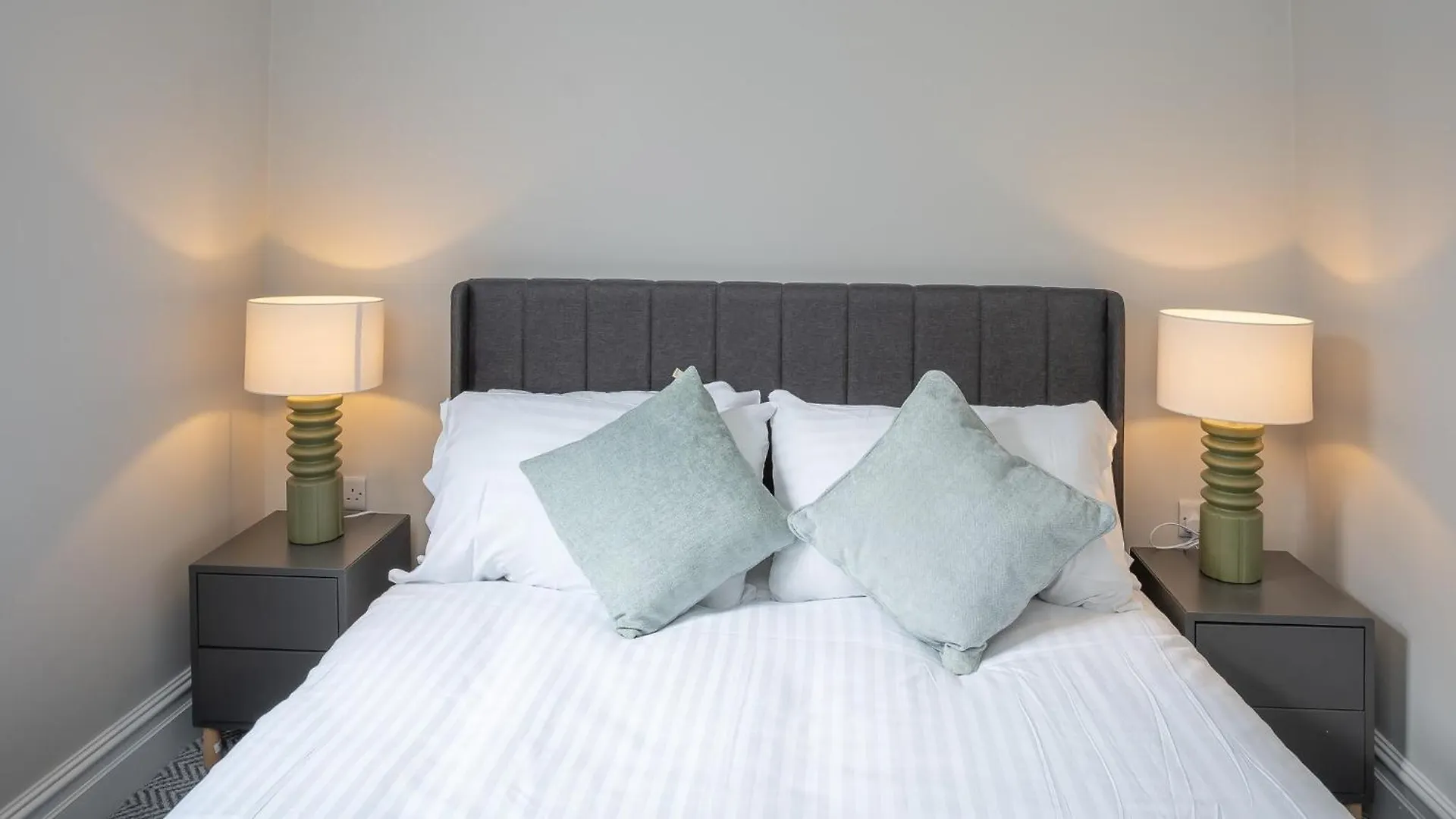 Modern 1 Bdr City Apartments By Belfast City Breaks